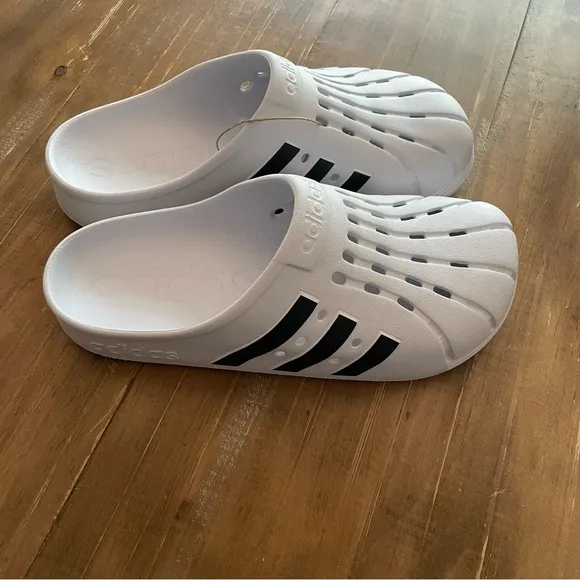 adidas Unisex Adilette Clogs Slide Sandal US men 9 US women 10 Brand New