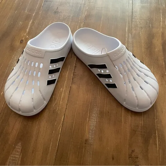 adidas Unisex Adilette Clogs Slide Sandal US men 9 US women 10 Brand New