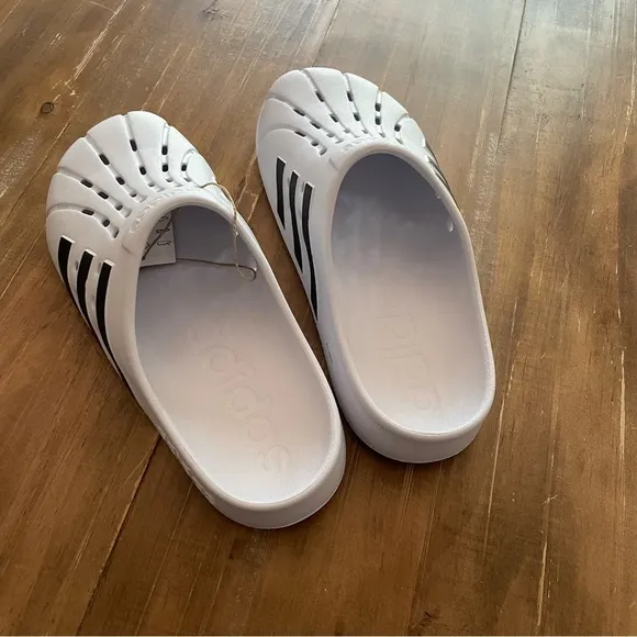adidas Unisex Adilette Clogs Slide Sandal US men 9 US women 10 Brand New