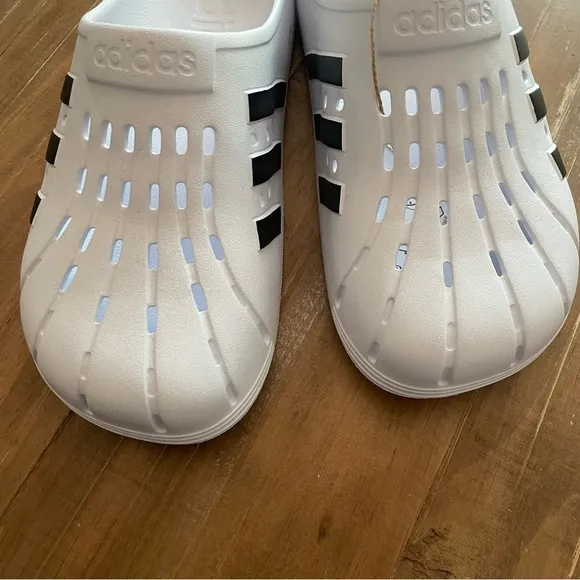 adidas Unisex Adilette Clogs Slide Sandal US men 9 US women 10 Brand New