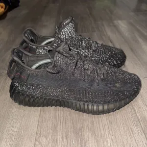 Adidas Yeezy Boost 350 v2 static black (non reflective)  size 7.5 men