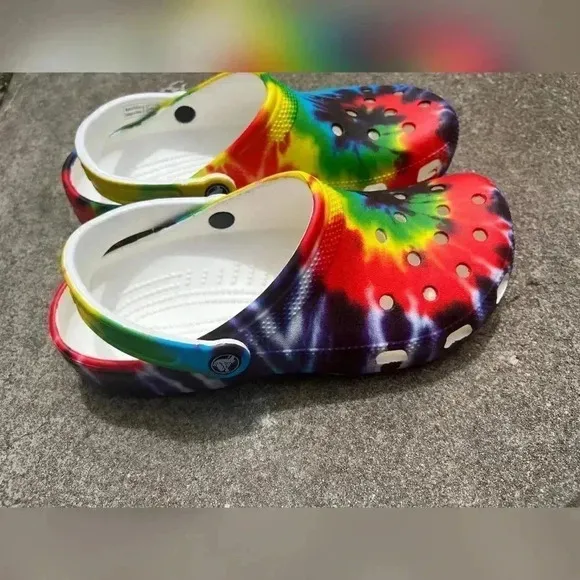 ADULT CLASSIC CROC CLOG IN TIEDYE NEW WITH TAG