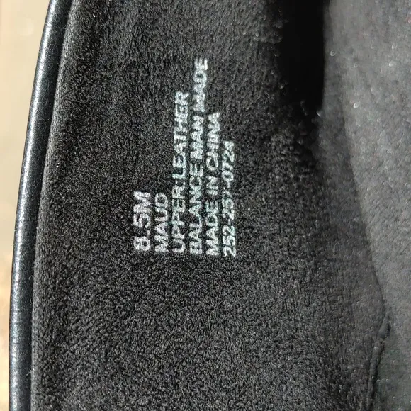 Aerosoles Tapered Toe  Black Leather Shootie Size 8.5 (153)