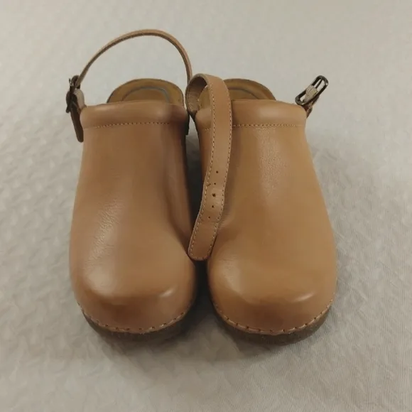 Aetrex Beckie tan clogs woman's Size 41/10 NWT