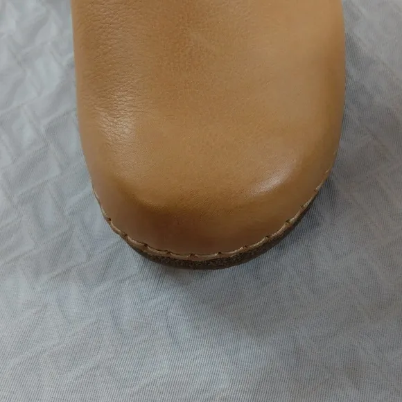 Aetrex Beckie tan clogs woman's Size 41/10 NWT