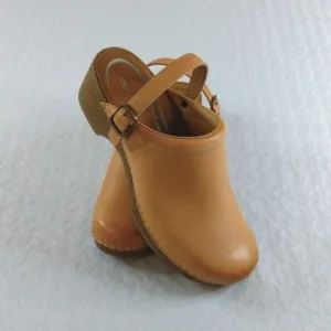 Aetrex Beckie tan clogs woman's Size 41/10 NWT
