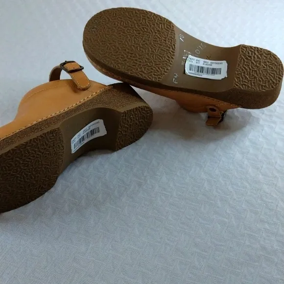 Aetrex Beckie tan clogs woman's Size 41/10 NWT