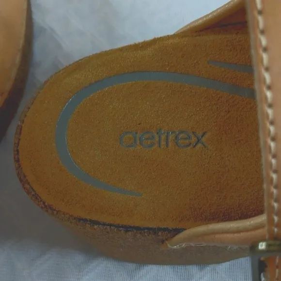 Aetrex Beckie tan clogs woman's Size 41/10 NWT