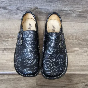 Alegria Alli Rose Embossed Comfort Clogs, black with silver roses size 41