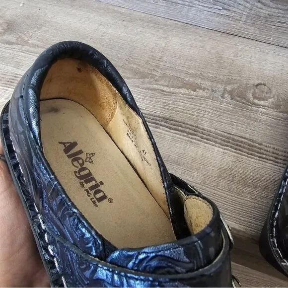 Alegria Alli Rose Embossed Comfort Clogs, black with silver roses size 41