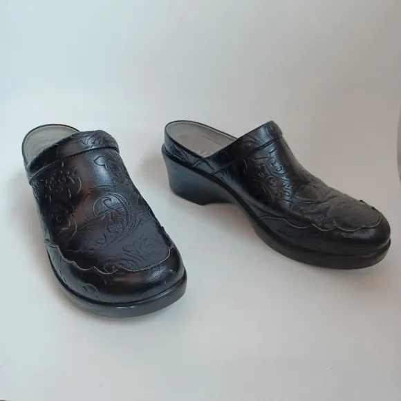 Alegria Clogs Mules Black Tooled Leather Slip On Comfort Western Womens 8 or 39