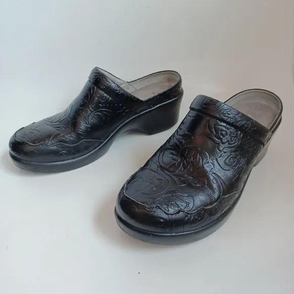 Alegria Clogs Mules Black Tooled Leather Slip On Comfort Western Womens 8 or 39