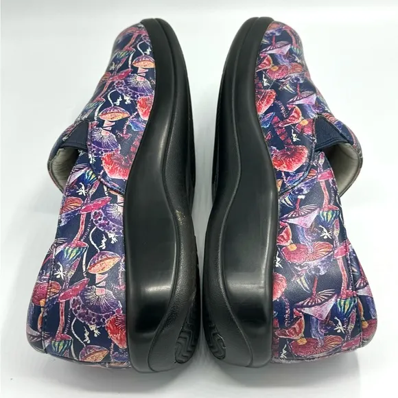Alegria fairyland mushroom print clogs women’s size 7.5, comfortable nurse shoe