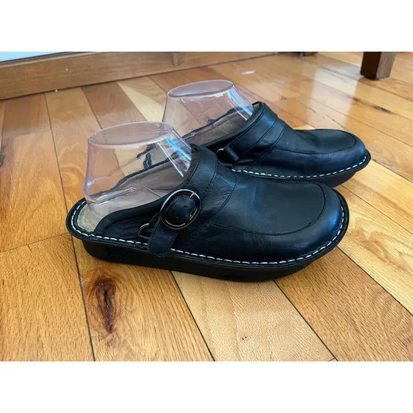 ALEGRIA women's size 9 US (39) black leather slip on comfort clogs