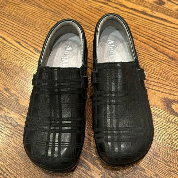 Alegria Keli Plaid To Meet You Black Clogs. Size 37 (7-7.5).