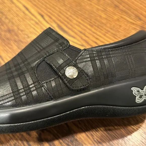 Alegria Keli Plaid To Meet You Black Clogs. Size 37 (7-7.5).