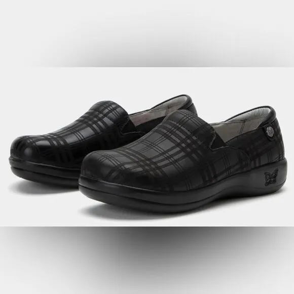 Alegria Keli Plaid To Meet You Black Clogs. Size 37 (7-7.5).