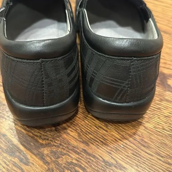 Alegria Keli Plaid To Meet You Black Clogs. Size 37 (7-7.5).