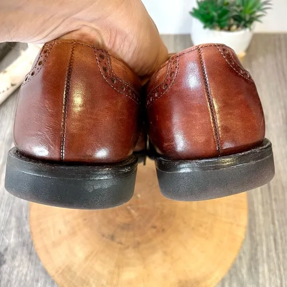 *Allen Edmonds Cap Toe Oxfords 36355 Vibram Soles in Cognac Size 11.5 B (Narrow)