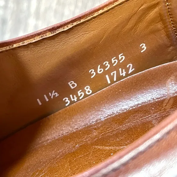 *Allen Edmonds Cap Toe Oxfords 36355 Vibram Soles in Cognac Size 11.5 B (Narrow)