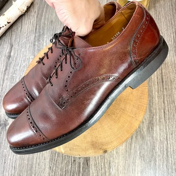 *Allen Edmonds Cap Toe Oxfords 36355 Vibram Soles in Cognac Size 11.5 B (Narrow)