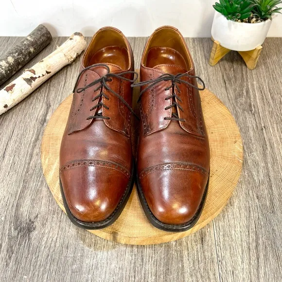 *Allen Edmonds Cap Toe Oxfords 36355 Vibram Soles in Cognac Size 11.5 B (Narrow)