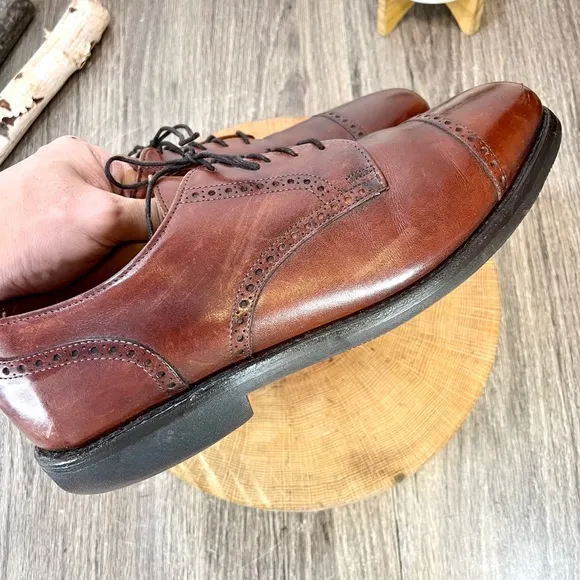 *Allen Edmonds Cap Toe Oxfords 36355 Vibram Soles in Cognac Size 11.5 B (Narrow)
