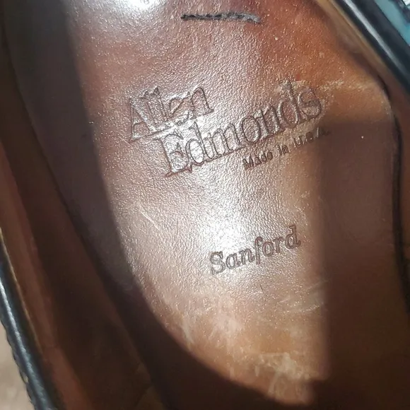 Allen edmonds Sanford black leather perforated cap toe oxfords