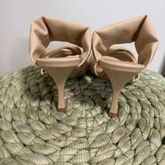 Alohas Twist Strap Mules In Ivory Vegan Leather Square Toe Heel Sandal NWOB