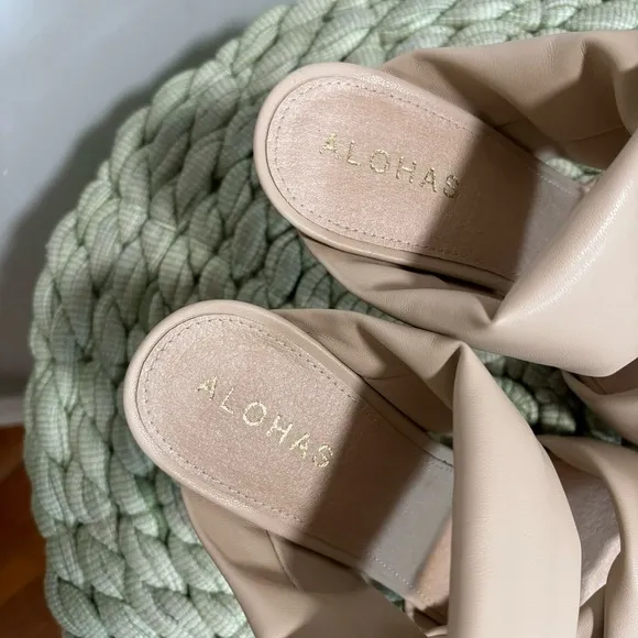 Alohas Twist Strap Mules In Ivory Vegan Leather Square Toe Heel Sandal NWOB