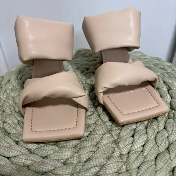 Alohas Twist Strap Mules In Ivory Vegan Leather Square Toe Heel Sandal NWOB