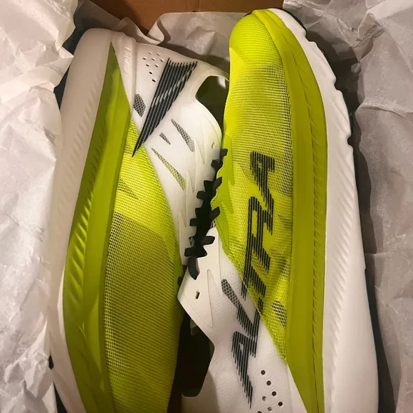 Altra Monte Blanc Carbon Men’s 10.5. Brand new