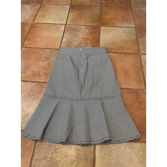 Ann Taylor fit flare seersucker skirt size 0 petite