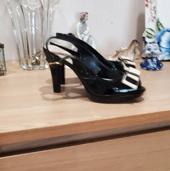 Anne Klein  black patent leather open  toe slingback with bow