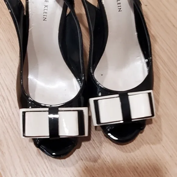 Anne Klein  black patent leather open  toe slingback with bow
