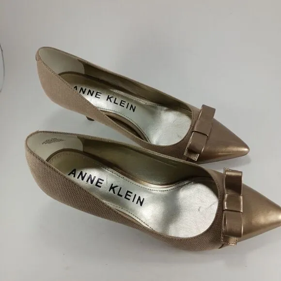 Anne Klein IFlex AkFlouncy Metallic/ Faux Suede Size 8M. NWOT.