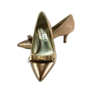 Anne Klein IFlex AkFlouncy Metallic/ Faux Suede Size 8M. NWOT.