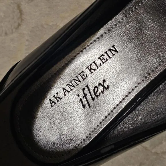 Anne Klein iflex Black Crocodile Embossed Patent Leather Pointed Kitten Heels 7
