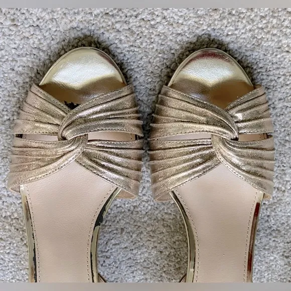 Anthropologie BHLDN Hitherto leather Bridal shoes kitten heels gold metallic 6