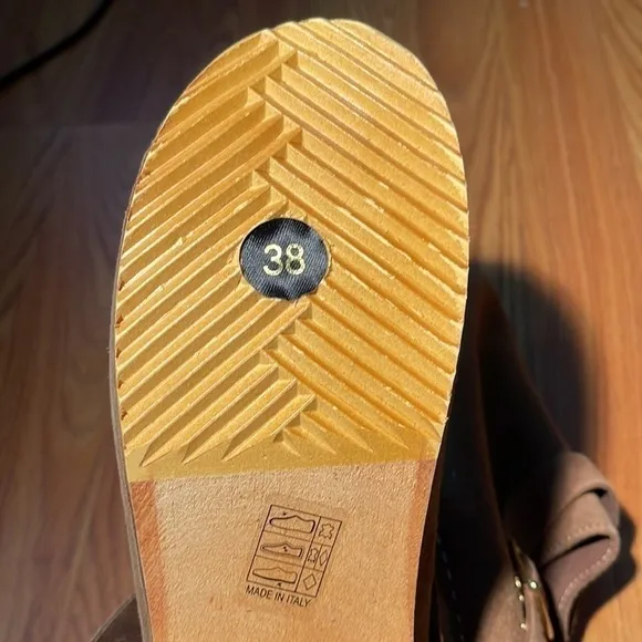 Anthropologie Clogs. NEW