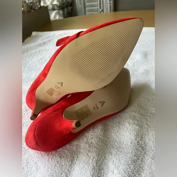 ANTHROPOLOGIE NEW RED SUEDE KITTEN HEEL RUFFLE PUMPS SIZE 7.5