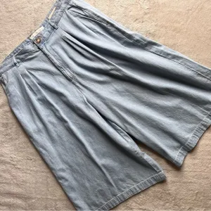 Anthropologie Pilcro &amp; The Letterpress Mina Drapey Chambray Culotte Shorts