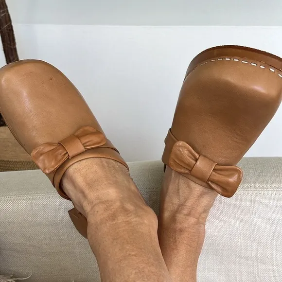 Anthropologie  Swedish Hasbeens NWT Camel Bow Slip in Husband Clog 🌸 🌈❤️