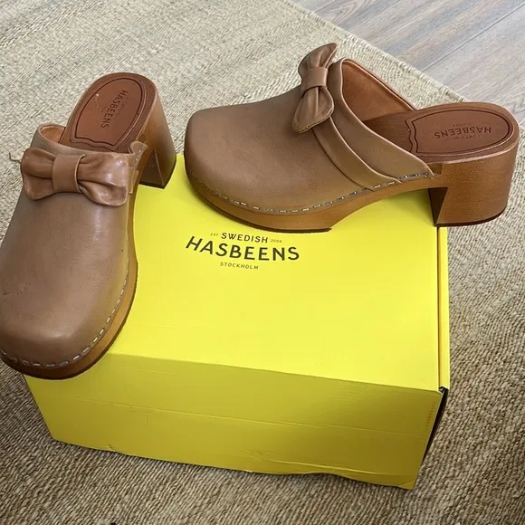 Anthropologie  Swedish Hasbeens NWT Camel Bow Slip in Husband Clog 🌸 🌈❤️