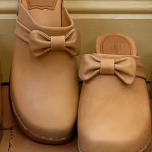 Anthropologie  Swedish Hasbeens NWT Camel Bow Slip in Husband Clog 🌸 🌈❤️