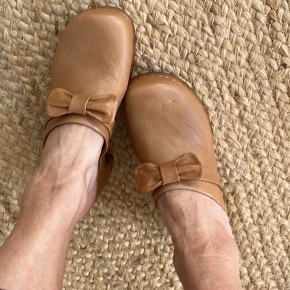 Anthropologie  Swedish Hasbeens NWT Camel Bow Slip in Husband Clog 🌸 🌈❤️