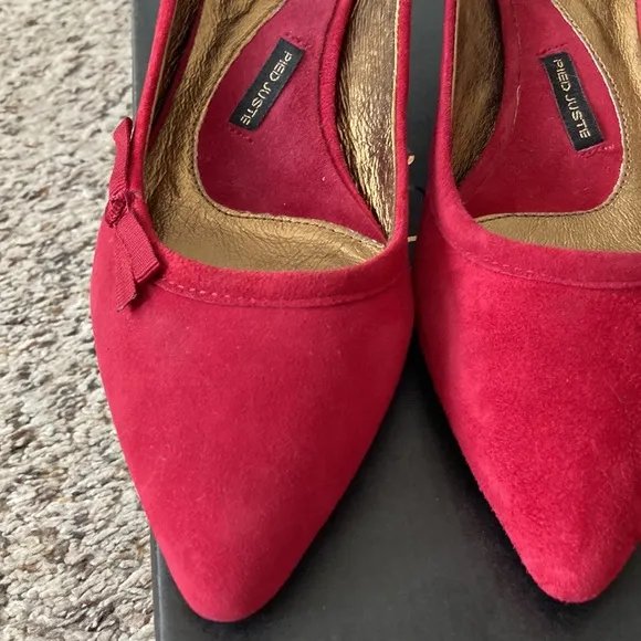 Anthropologie wine colored kitten heels. Pied Juste. Super chic