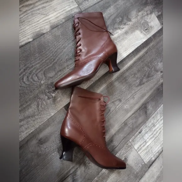 Apostrophe NWT &quot;'Ralphie&quot; Vintage &quot;80's Brown Leather Granny Boots