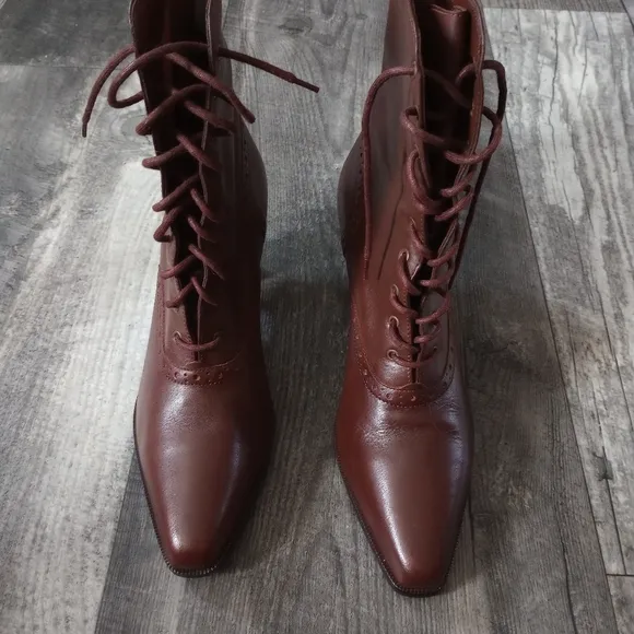 Apostrophe NWT &quot;'Ralphie&quot; Vintage &quot;80's Brown Leather Granny Boots