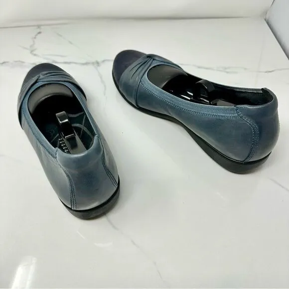 Aravon Andrea Slip on- Size 9.5